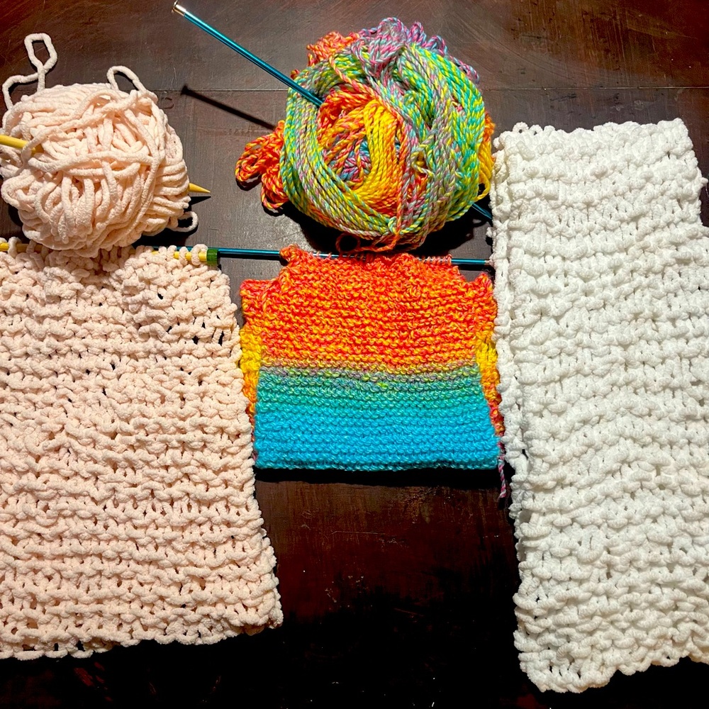 Hand knitting cozy scarvess